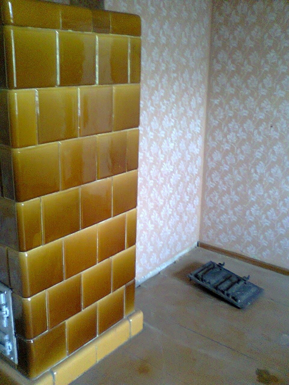 Piec kaflowy zdemontowany