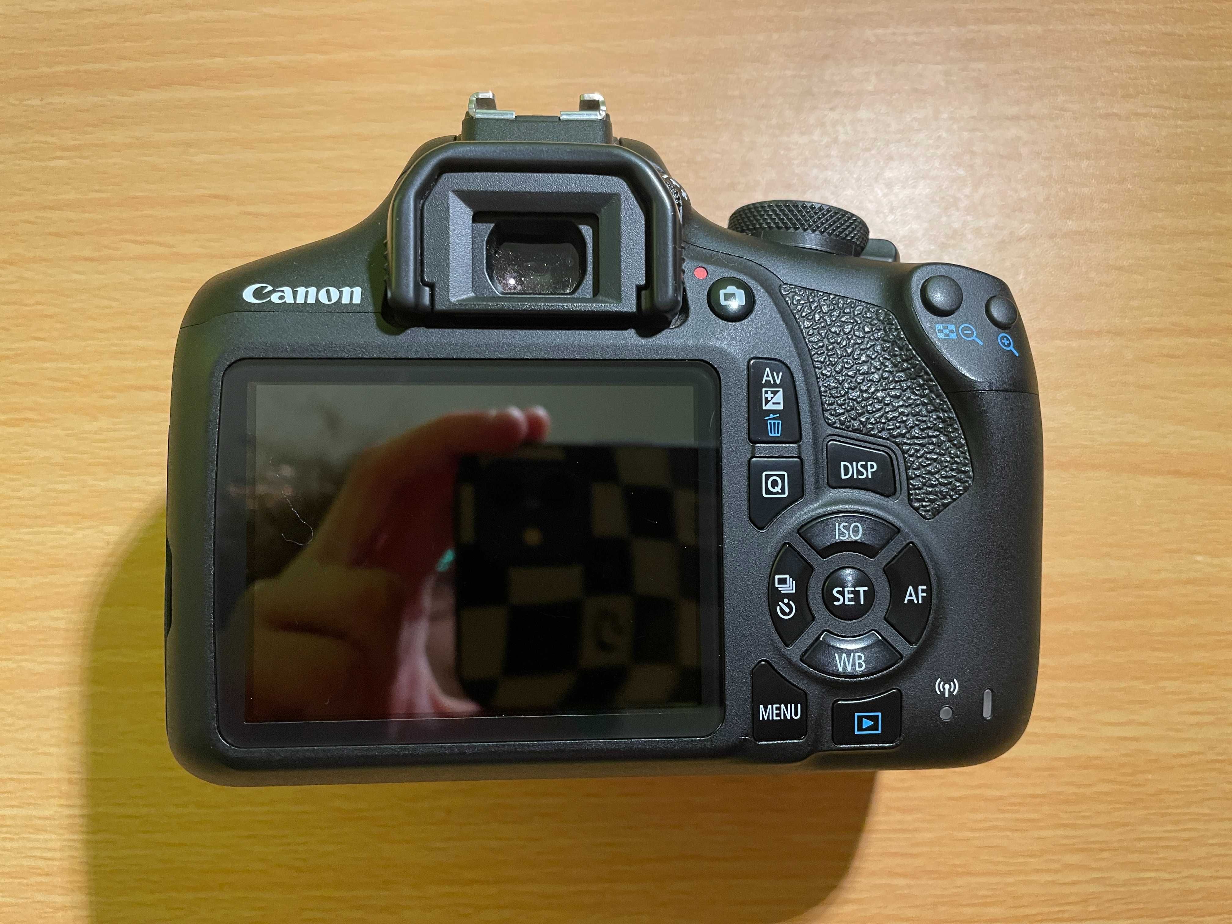 Canon EOS 2000D + lente 18-55mm + bateria extra