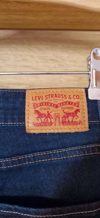 Jeansy damskie levi strauss & co model Straight Leg