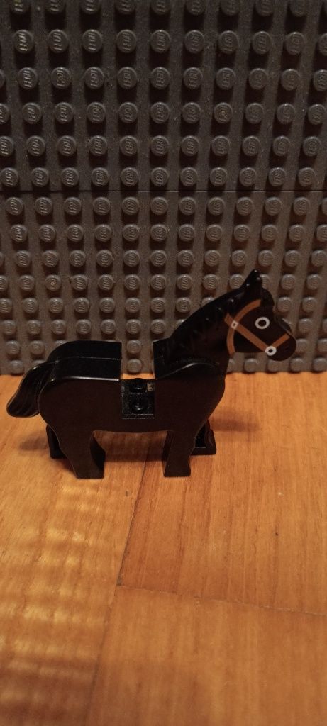 Czarny konik z LEGO
