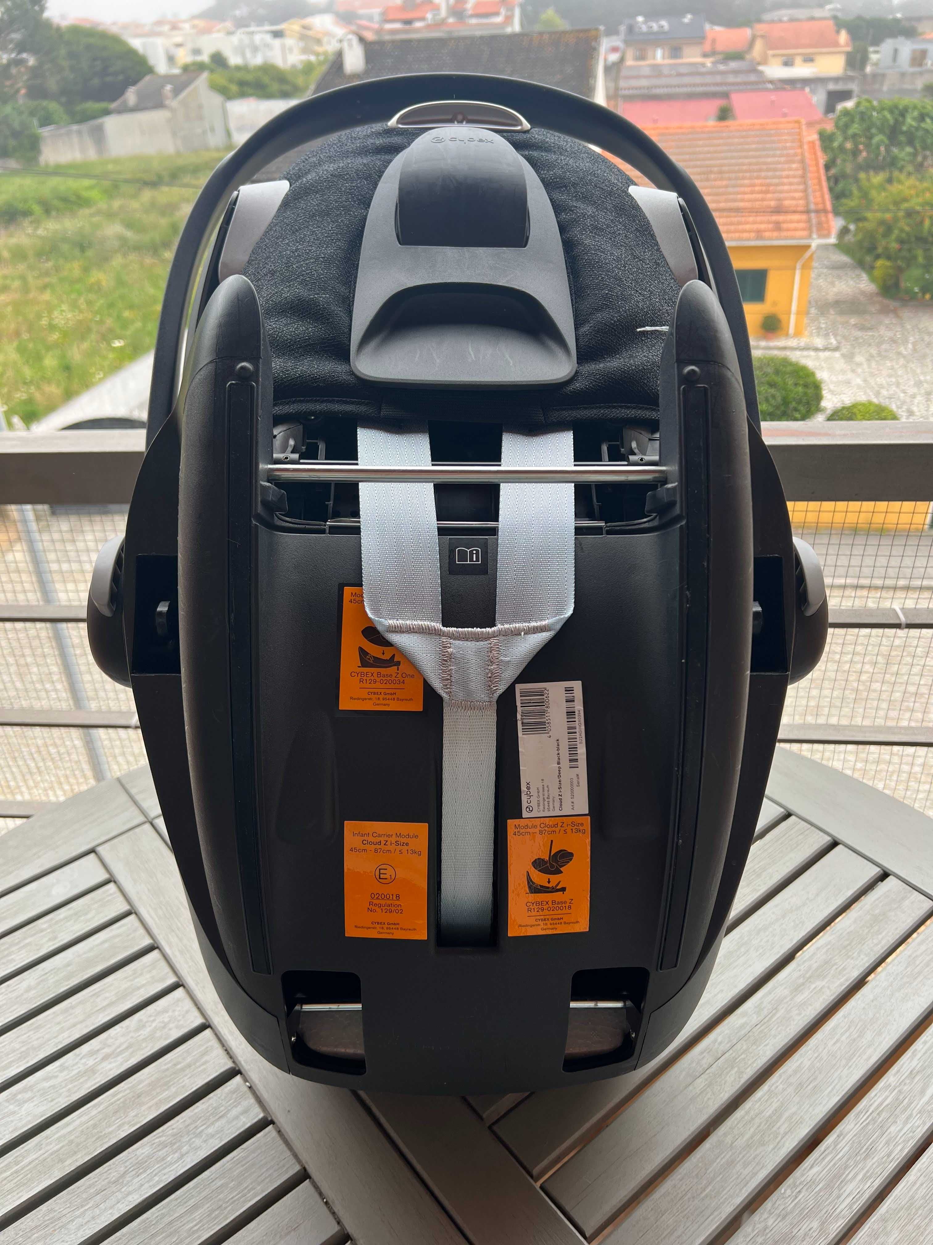 A cadeira auto Cloud T i-Size + Kit para Bebé SensorSafe + Adaptador