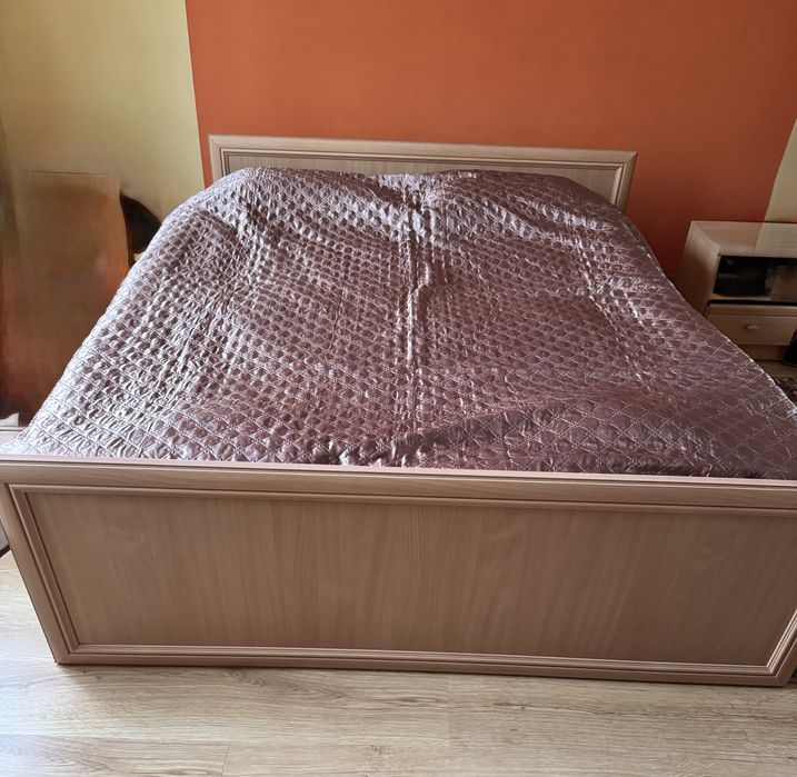 Łózko małzeńskie z pojemnikiem na posciel