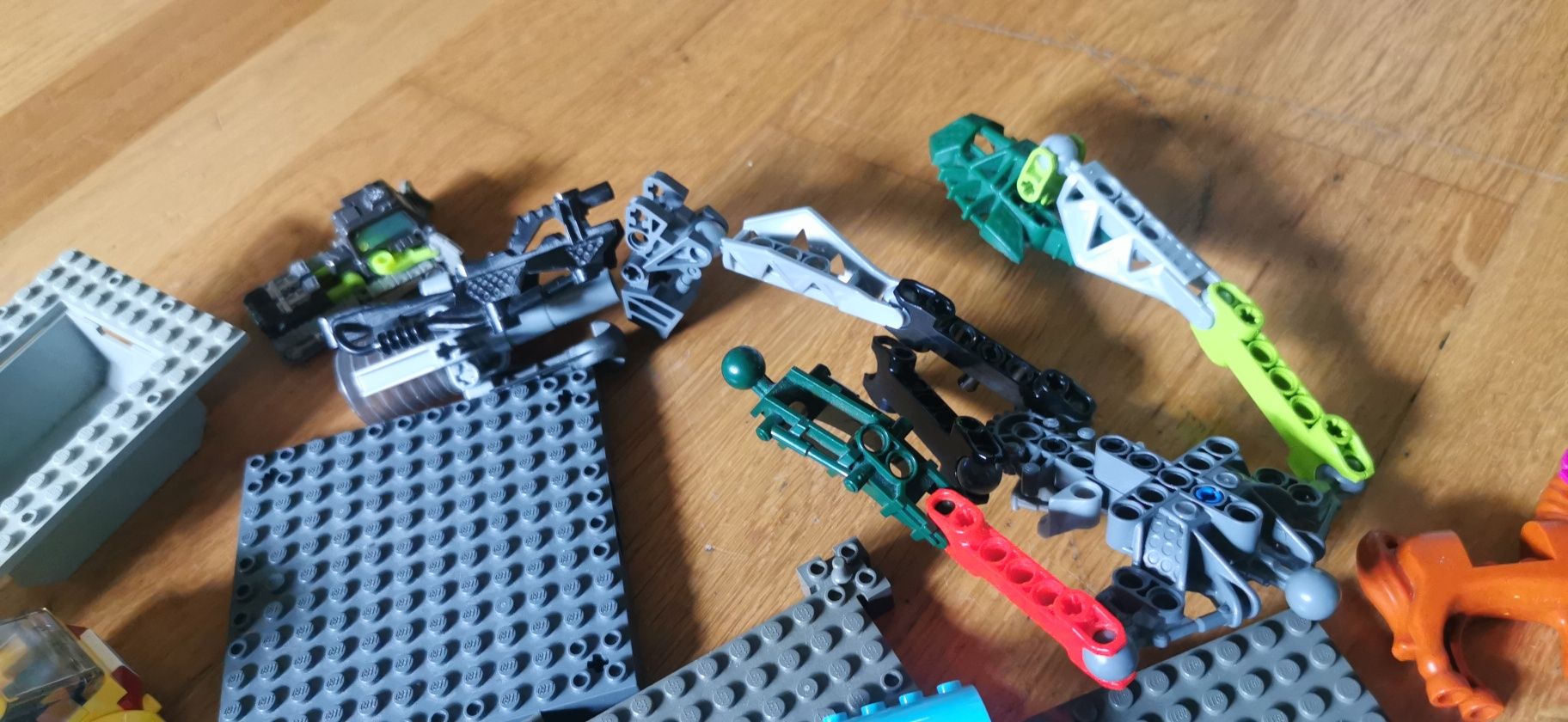 Mix klocków LEGO ~1,5 kg – pojazdy, płytki, minifigurki, różnorodne