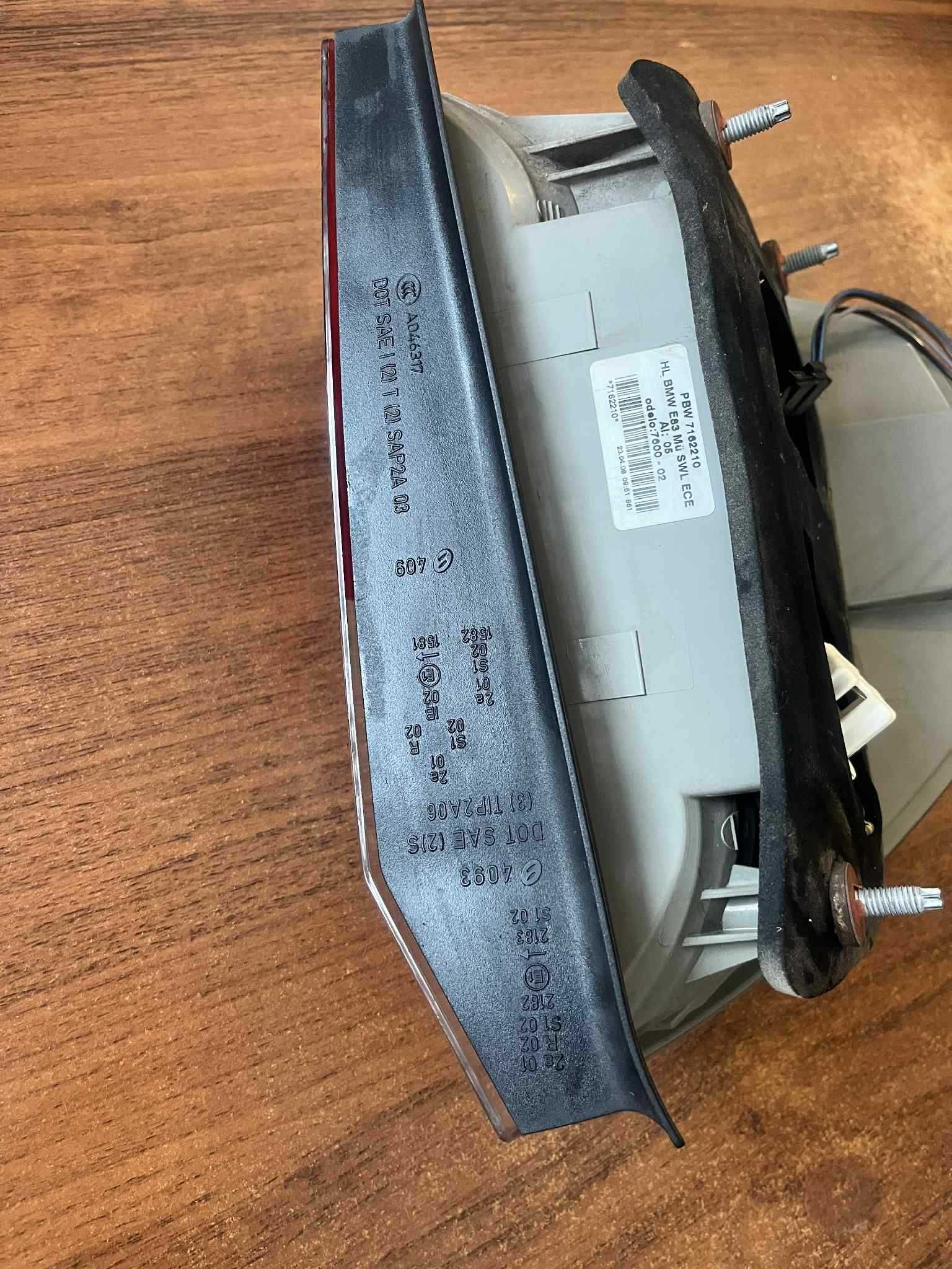 Lampa tylna prawy bok BMW X3 E83 Uszkodzona