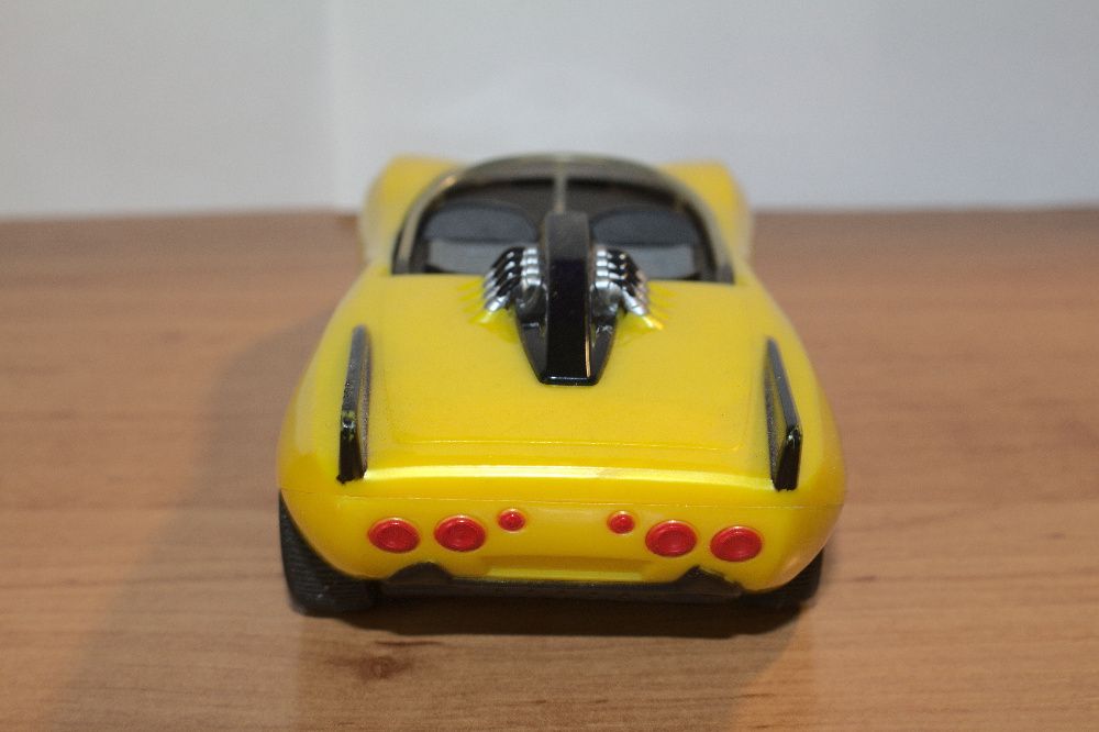 Samochód HotWheels Speed Racer skaczący