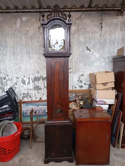 Vendo esta relógio muito bonito bom estado a trabalhar muito bem