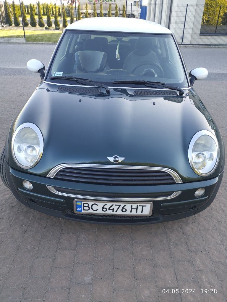 Автомобіль  Mini one