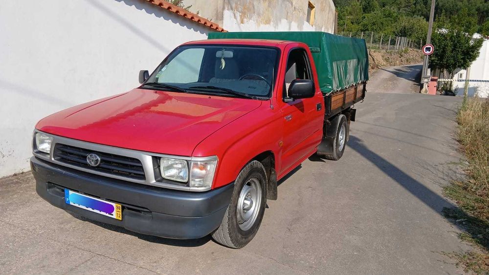 Toyota Hilux 2.4 D