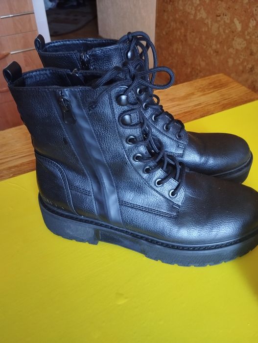 Продаю жіноче взуття розмір39,40,41