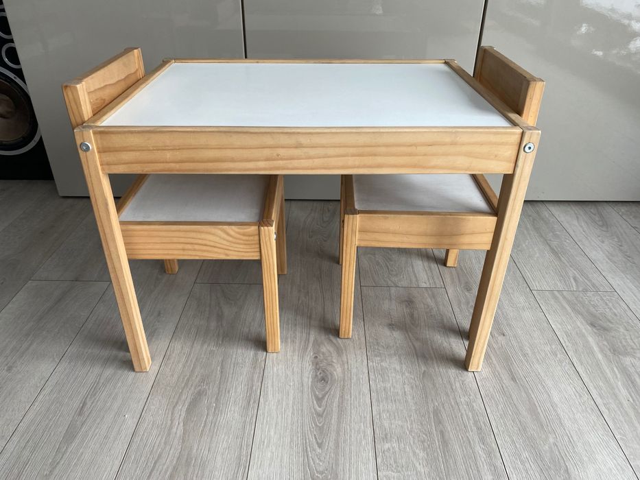 Stolik LATT Ikea dla dzieci z krzesełkami