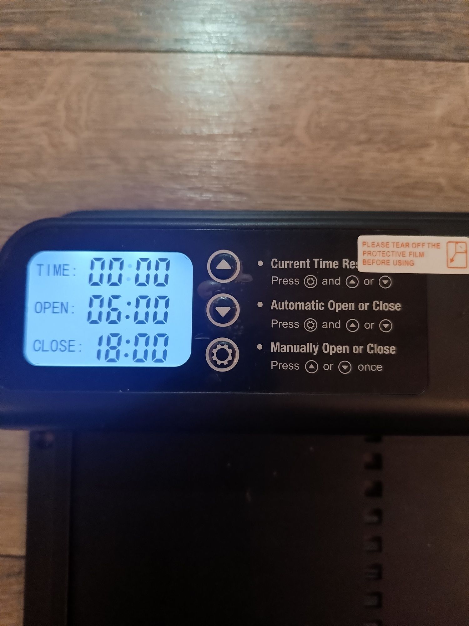 elektryczna brama dla kurników z programatorem czasowym