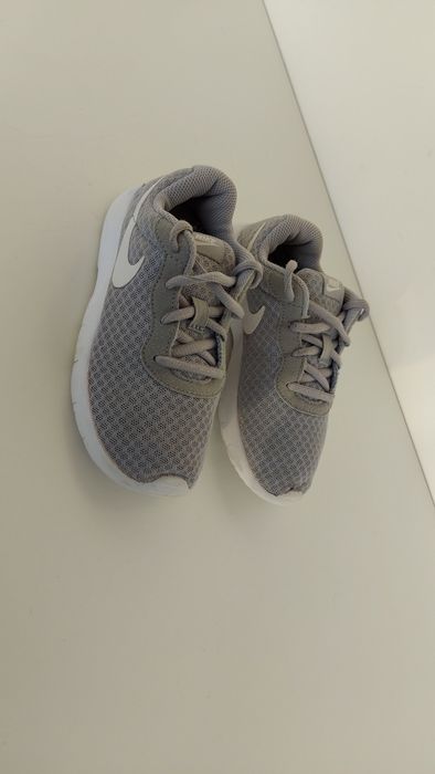 Buty dziecięce Nike Tanjun szare w rozmiarze 31