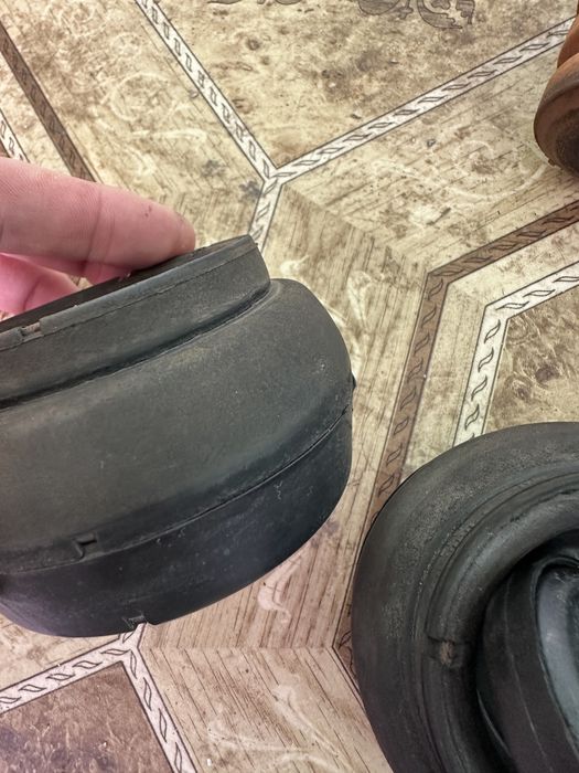 Опорники,пыльники, отбойники Golf 4