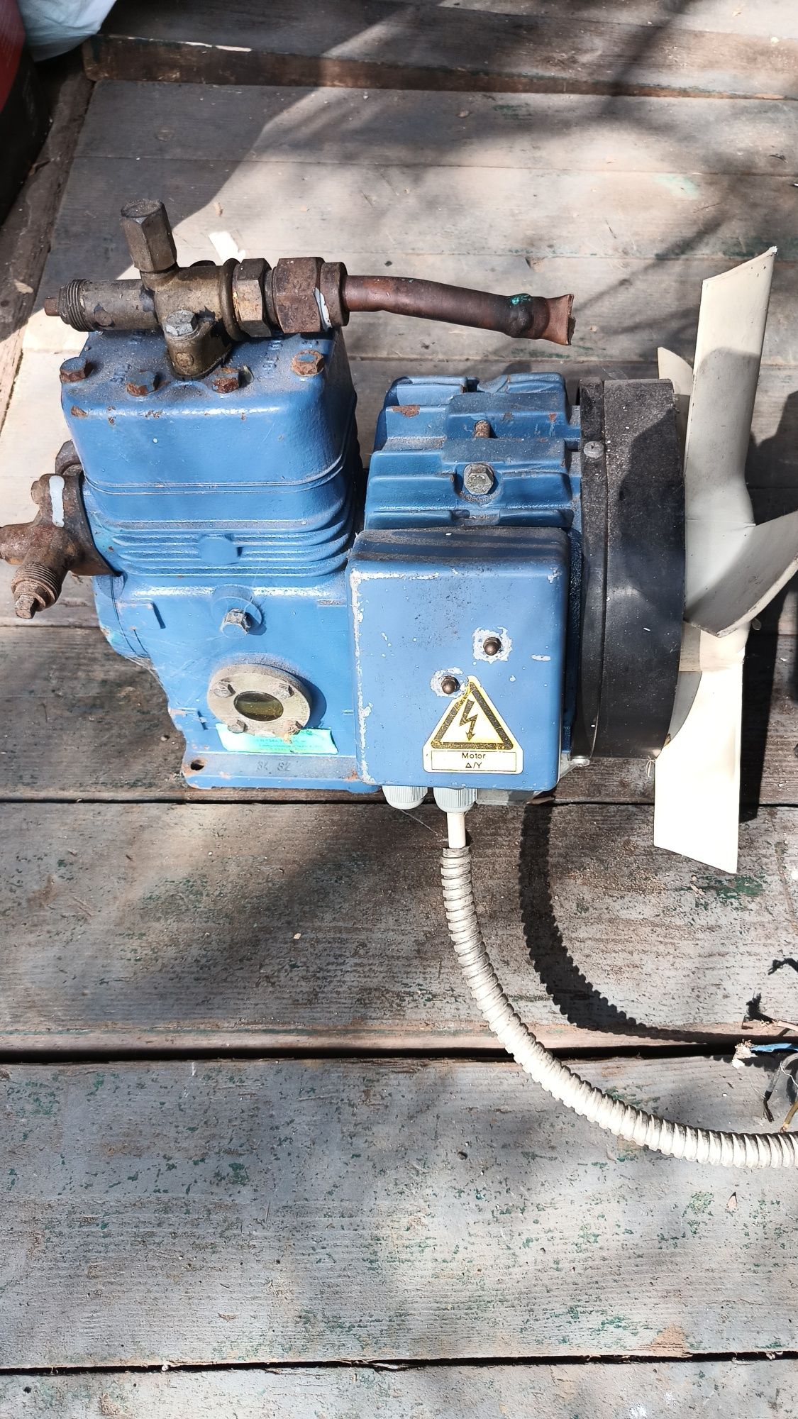 Продам холодильный мотор компрессор  Bock compressor AM2
