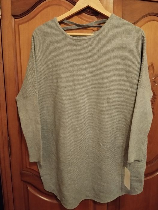 Camisola de malha nova.