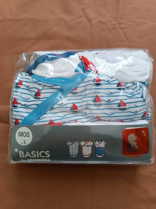 Conjunto de 3 body novos bebe 6 m