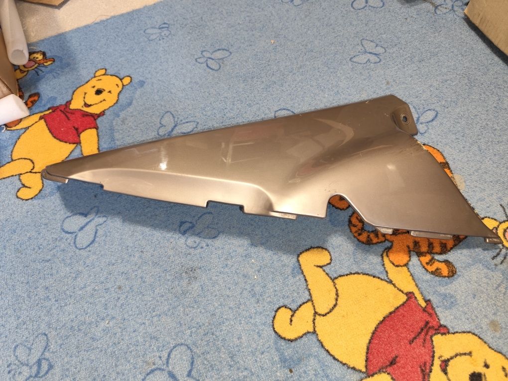 Pług owiewka dolna prawa Honda CBR 1000F