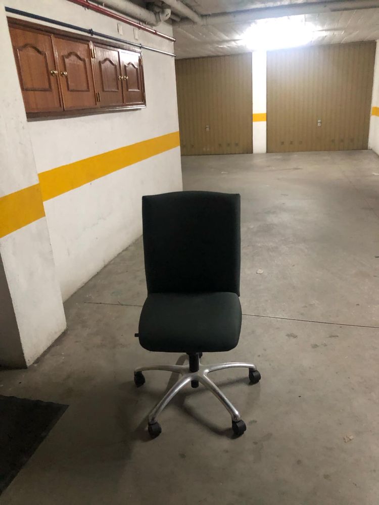 Cadeira de Rodas Secretaria verde em bom estado - escritorio ou quarto