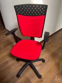 Krzesło fotel biurowy Stilo, czerwone