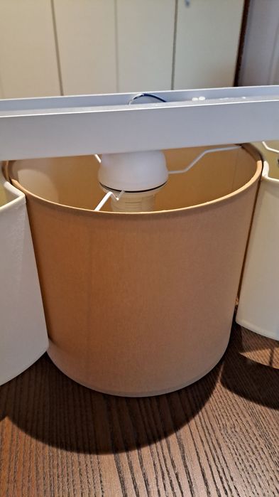 Lampa sufitowa nowoczesna klasyczna w kolorach jasnego beżu, karmelu i