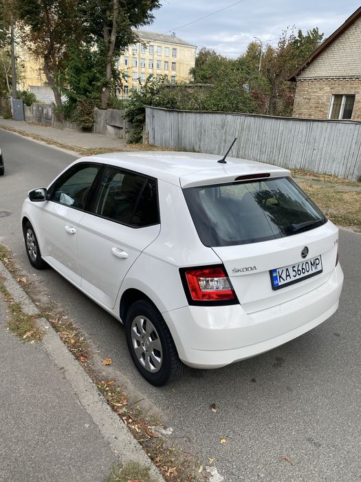 Продам своє авто Skoda Fabia 2016