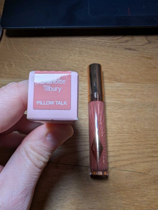 Błyszczyk wypełniający usta -Charlotte Tilbury Collagen Lip bath, pilo