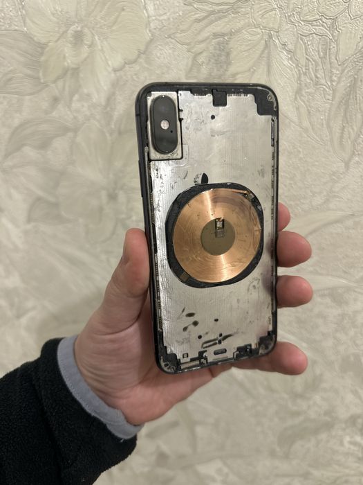 iPhone X 64g не вмикається