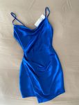 Vestido acetinado Zara com etiqueta