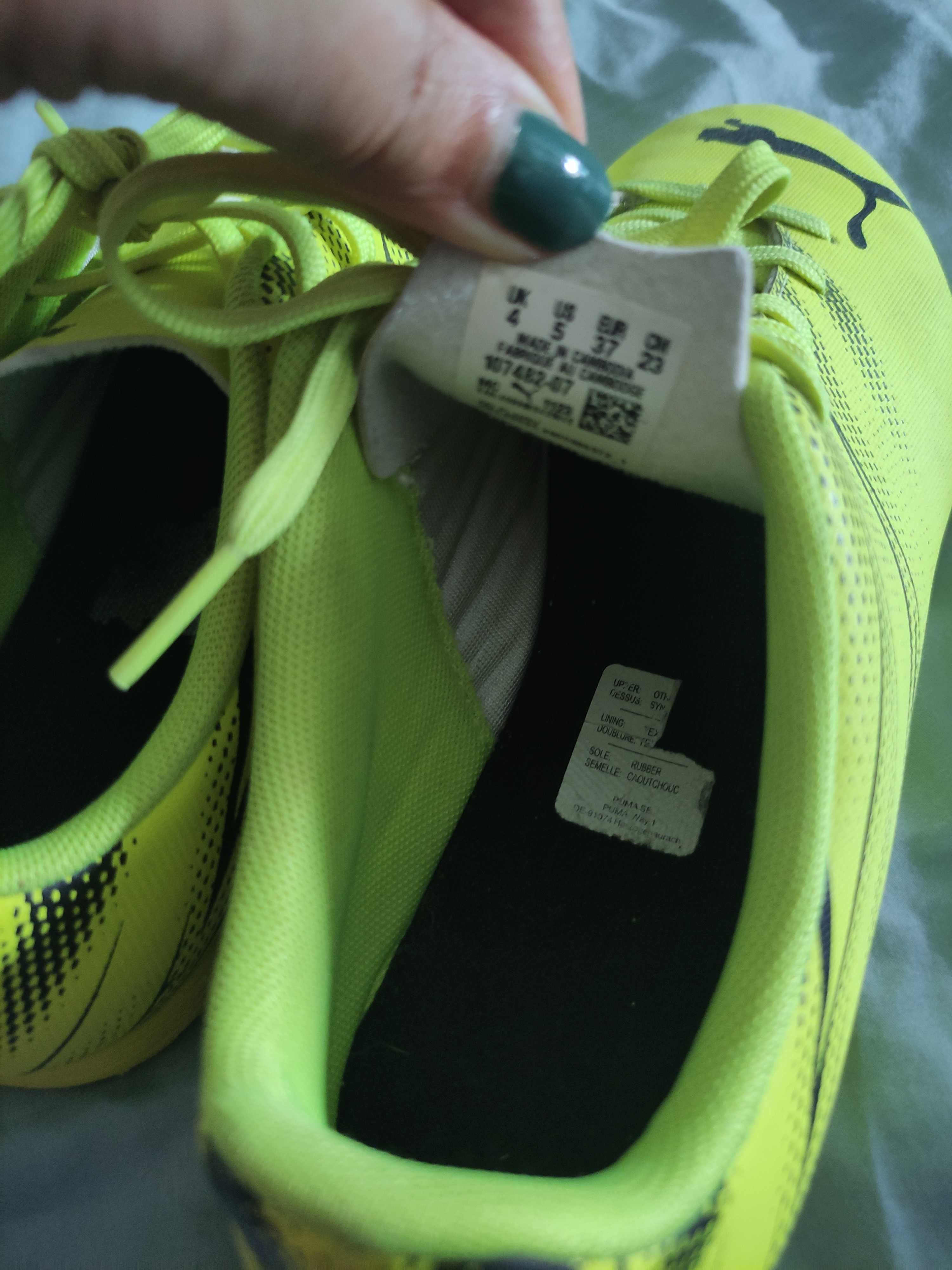Tênis de futsal novos