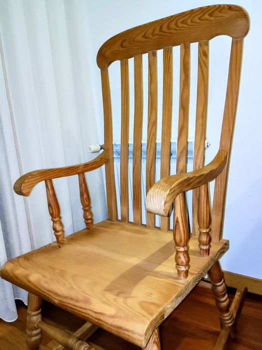 Cadeira de baloiço em madeira maciça – Feita por carpinteiro