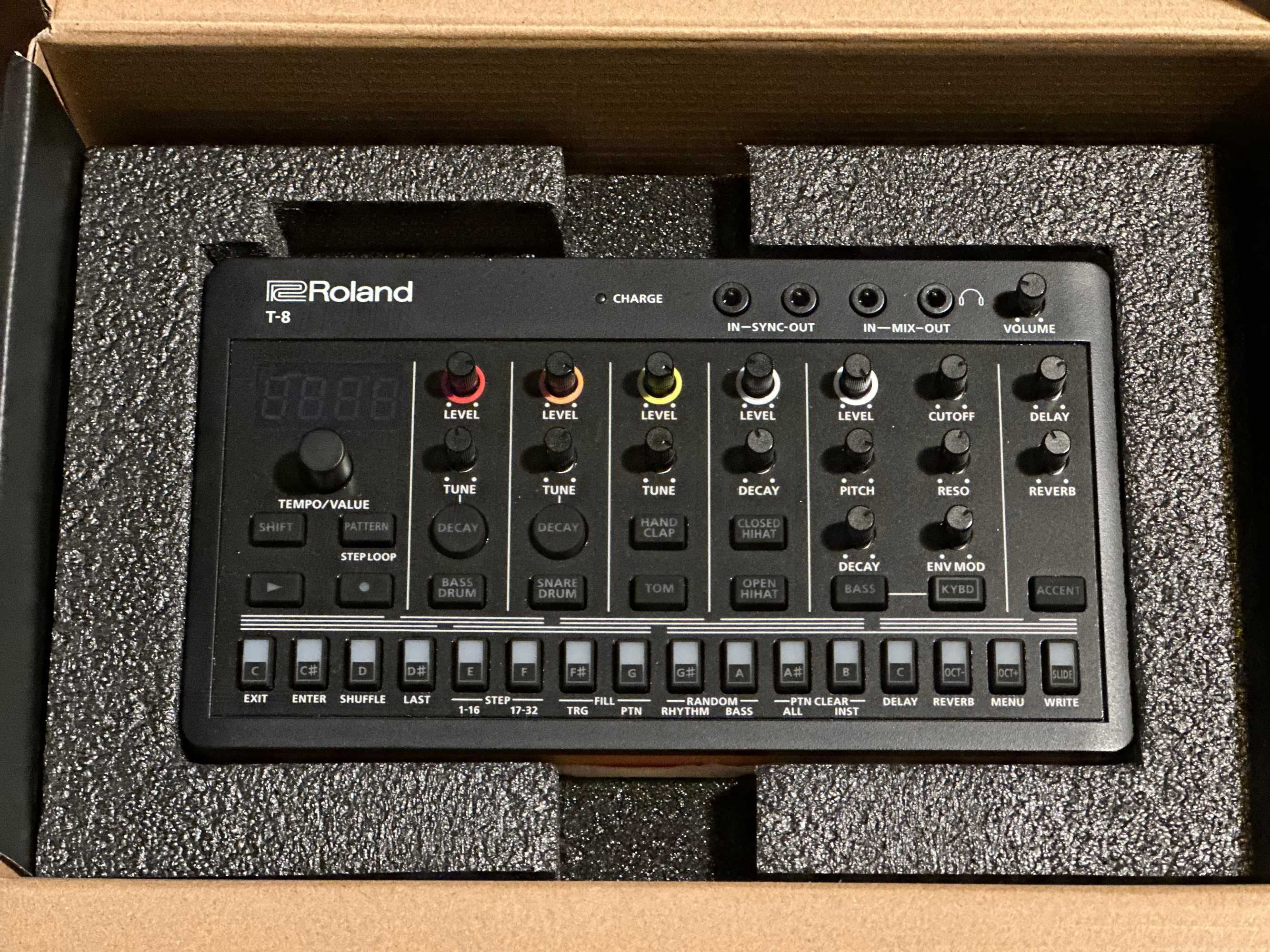 Roland Aira J6 T8