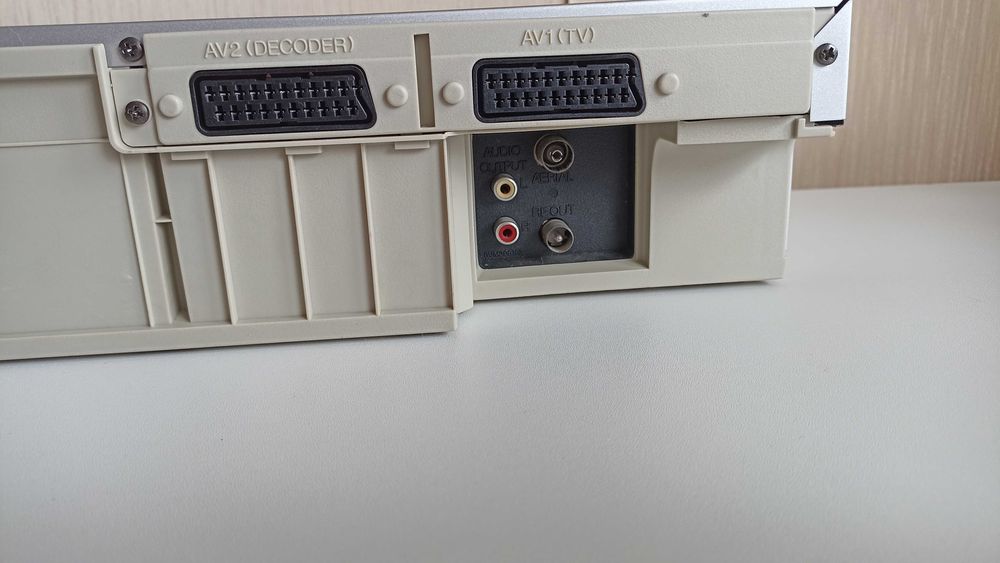 HI-FI Stereo відеомагнітофон Philips VR730