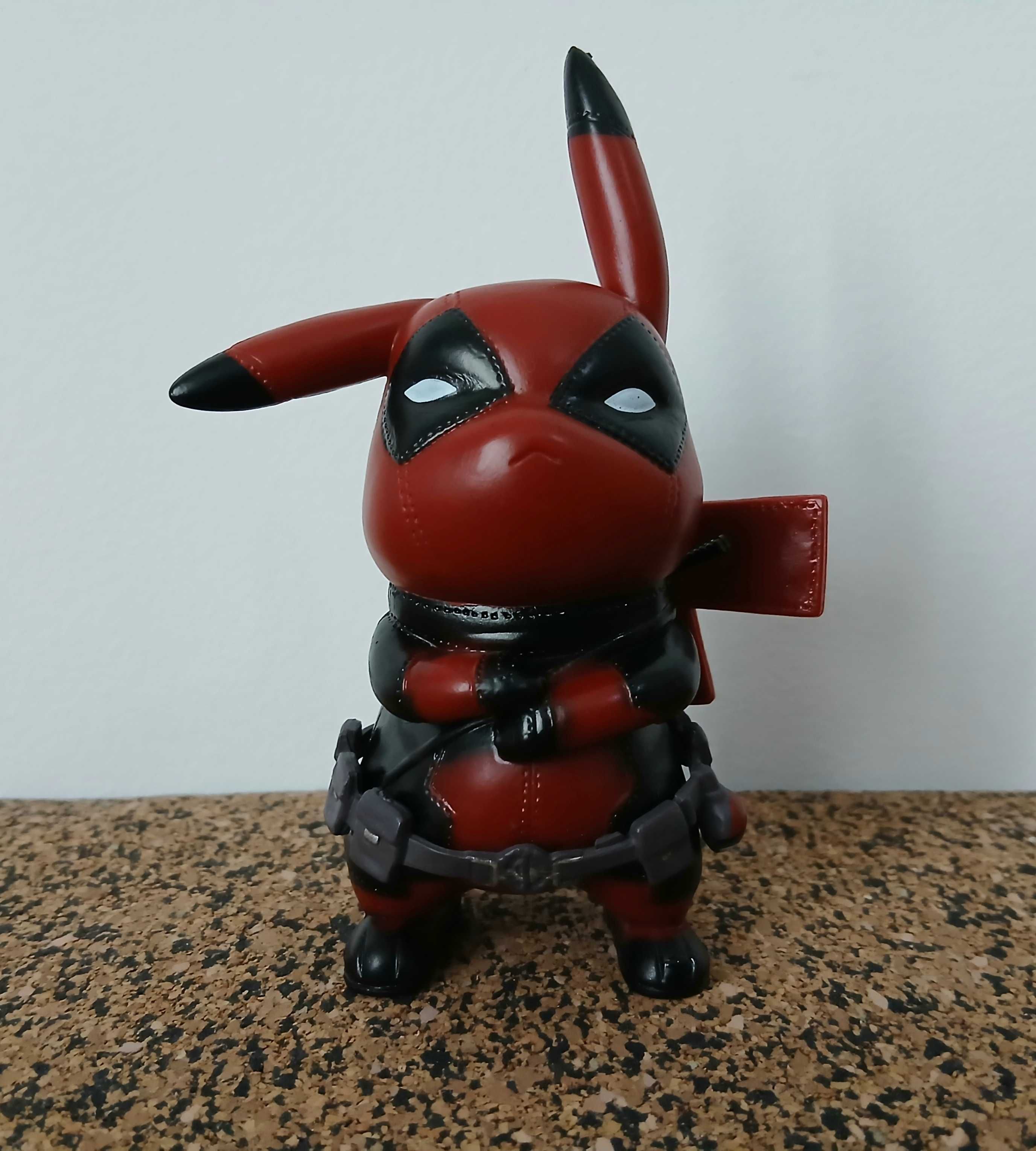 Figura - Deadpool Pikachu