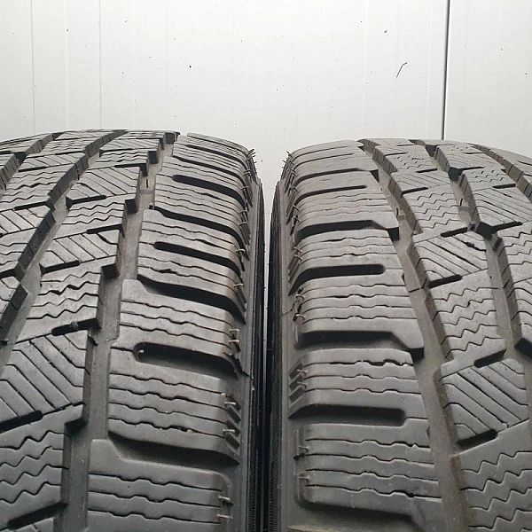 Opona zimowa Michelin Agilis Alpin 215/65R16/109 R przyczepność na śni