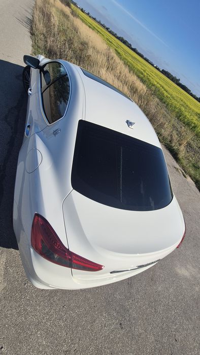 Wynajem auta Maserati ghilbi.