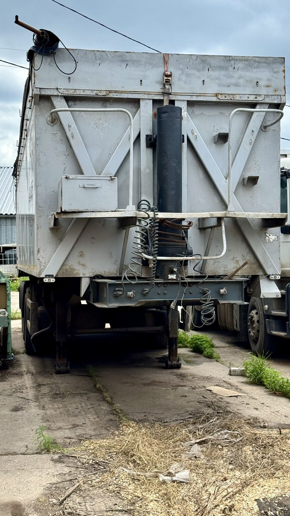 Полуприцеп зерновоз
