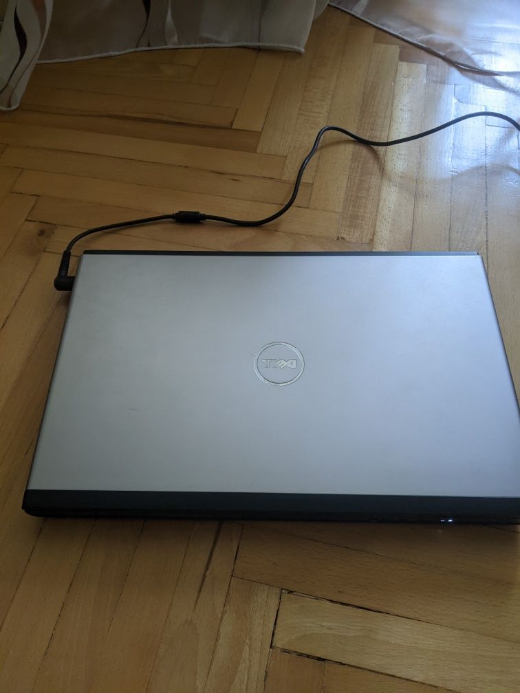 dell vostro 3700 17.3 дюйми екран, i5 процесор, 128ssd, nvidia