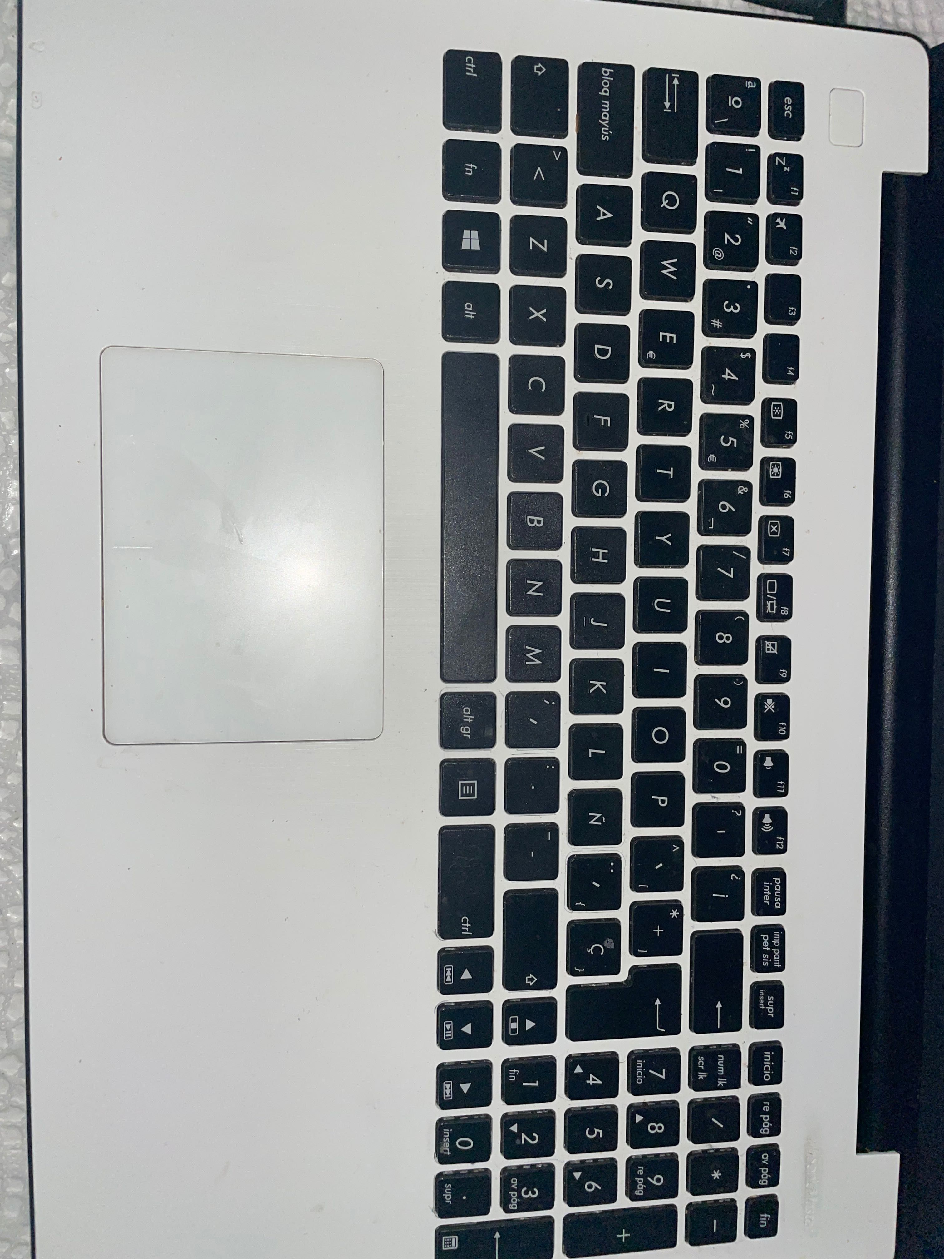 ASUS Laptop F553m