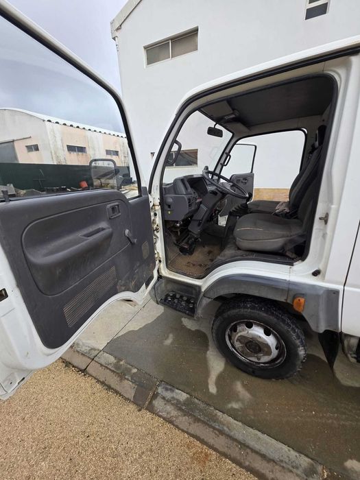 Nissan Cabstar 120-35 Basculante • Cabine Dupla 6 Lugares • 2003