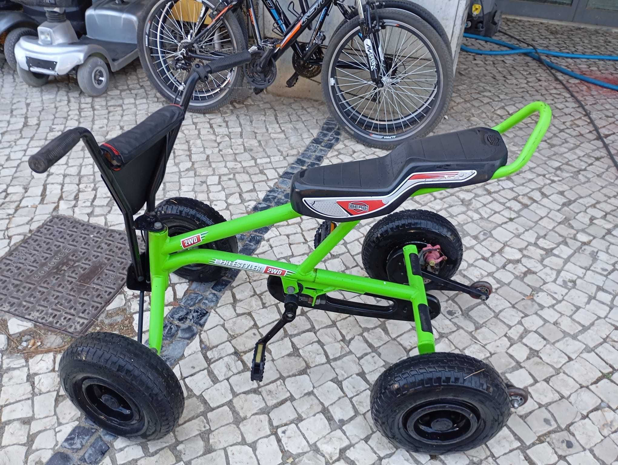 Carrinho a pedal