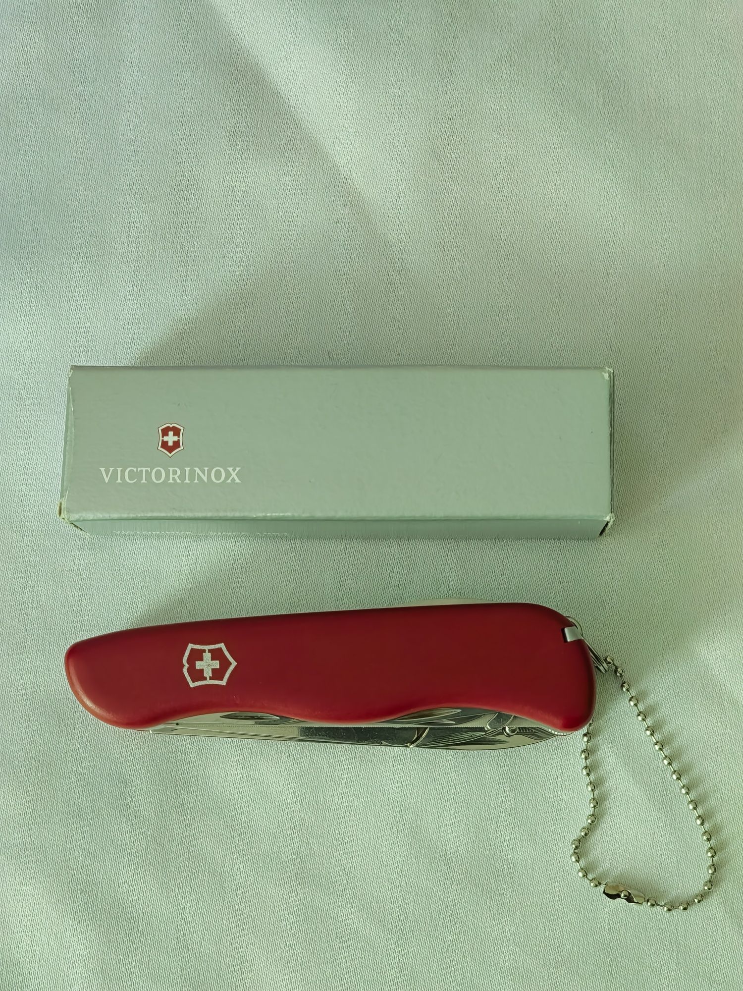 The original swiss army knife VICTORINOX "WorkChamp 0.9064 red"