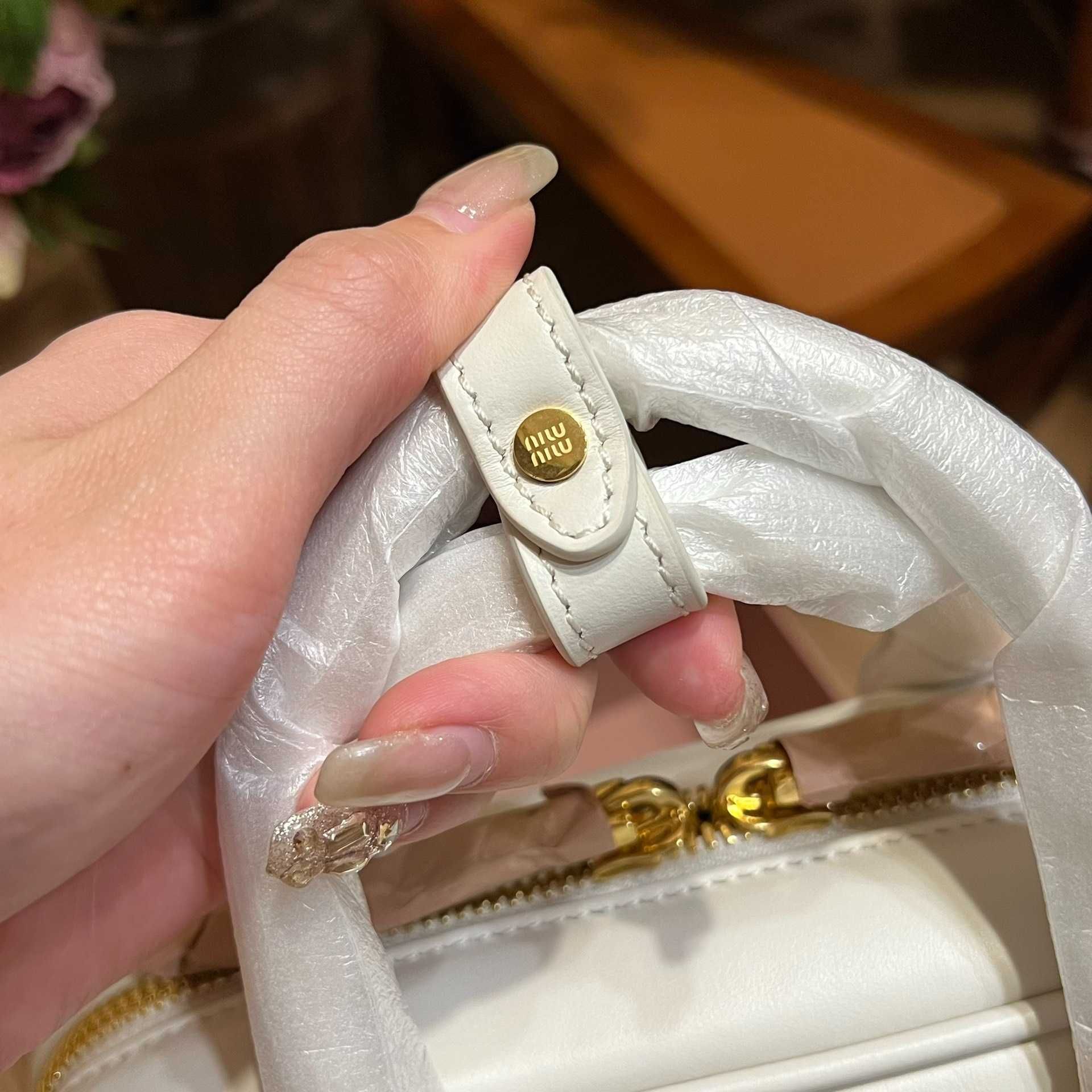 MiuMiu Biała Torebka 2025 - Luksusowy i Elegantny Design