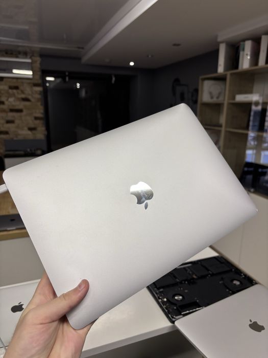 Macbook Air m1 8/512гб, дуже дешевий, повністю робочий