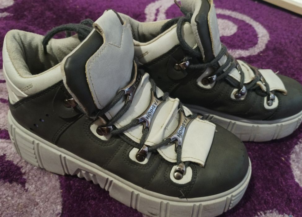 Жіночі осінні черевики хайкери