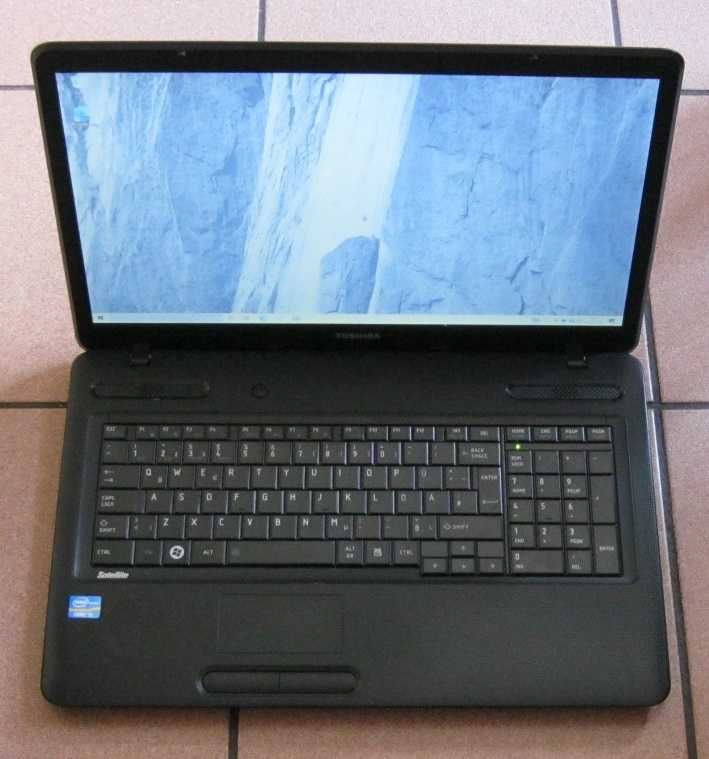 Laptop Toshiba 17,3 cala i5 ram 8gb Nvidia Win10 dobry