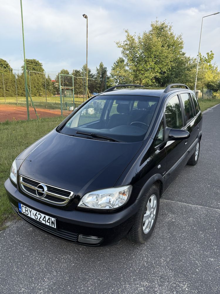 Zafira 1,8 benz z Niemiec 7 miejsc 0 rdzy 100% serwis hak