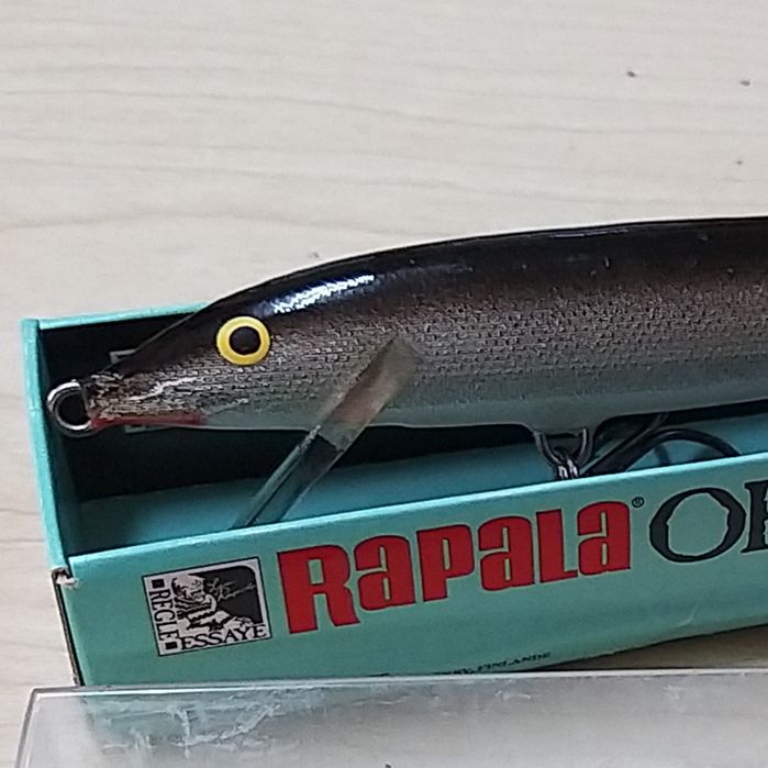 Rapala em madeira de balsa.