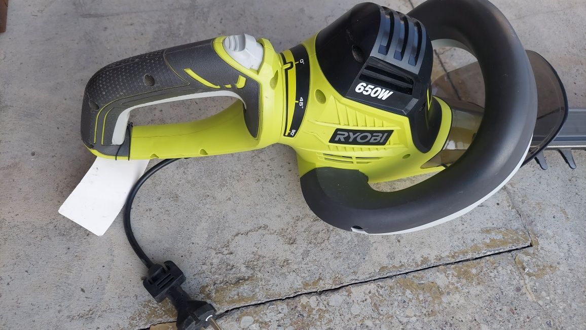 RYOBI Elektryczne nożyce do żywopłotu 650W RHT6560RL