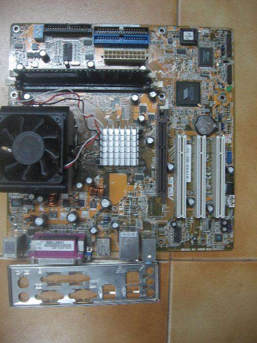 Board AMD com cpu, cooler, memórias e espelho