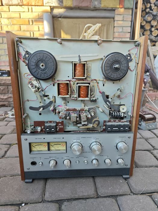 Магнитофон Ростов 105 стерео, радиодетали